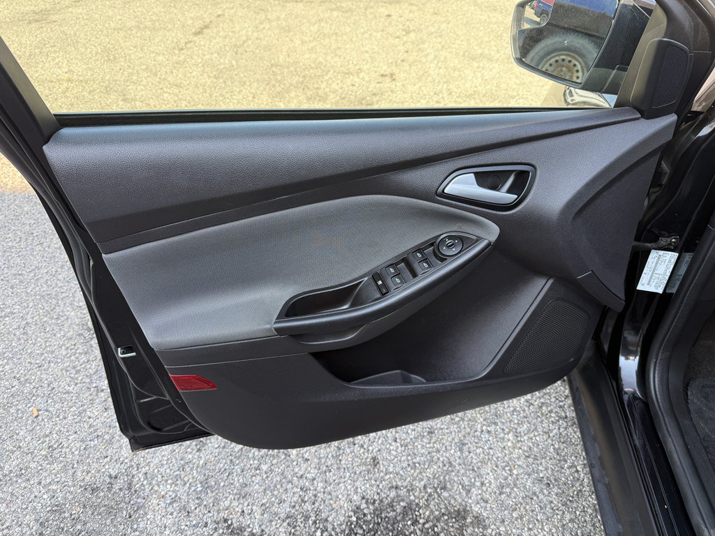 Used 2014 Ford Focus SE FWD image 27