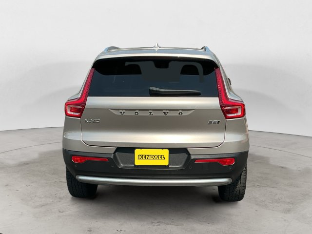 Used 2023 Volvo XC40 B5 Plus AWD/4WD image 6