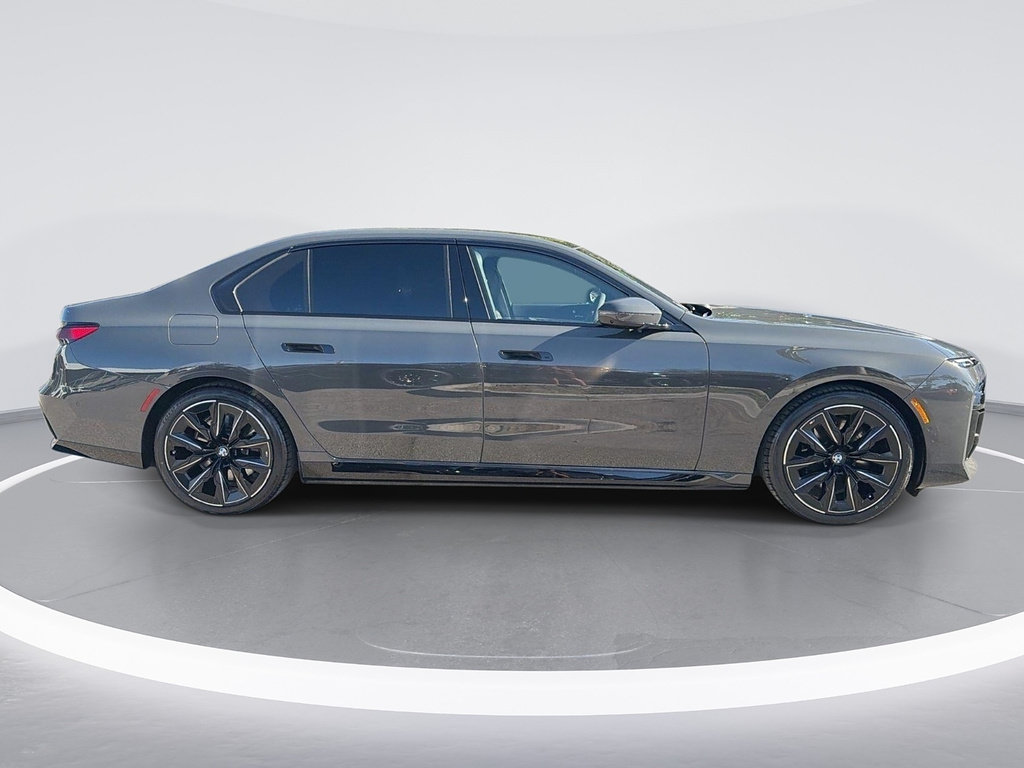 Used 2026 BMW i7 eDrive50 w/ M Sport Package RWD image 3