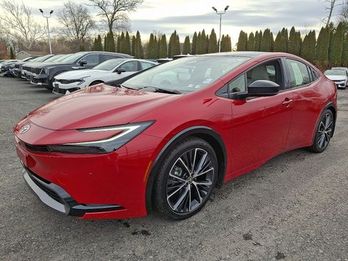 Used 2024 Toyota Prius XLE image 3