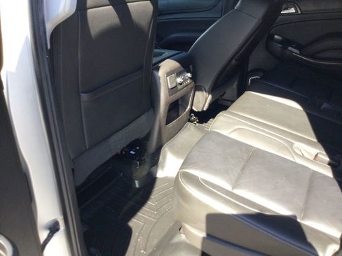 Used 2017 Chevrolet Suburban LT image 13