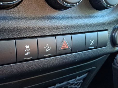 Used 2015 Jeep Wrangler Unlimited Rubicon w/ Connectivity Group image 14