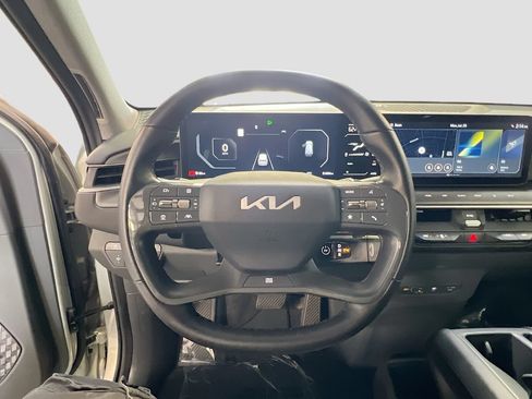 Used 2024 Kia EV9 Light RWD image 11