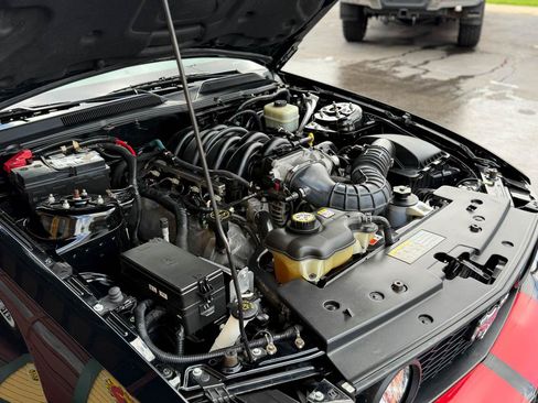 Used 2006 Ford Mustang GT RWD image 32