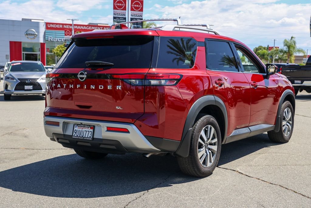 Used 2025 Nissan Pathfinder SL FWD image 4
