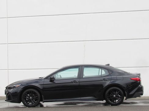 Certified 2025 Toyota Camry SE FWD image 4
