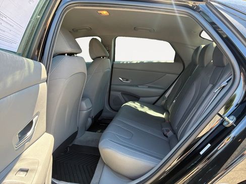 Used 2023 Hyundai Elantra SEL w/ Convenience Package FWD image 13