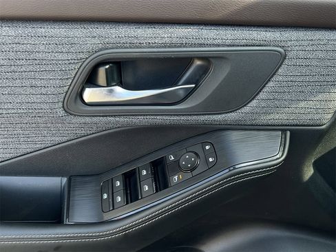 Certified 2023 Nissan Rogue SV image 23