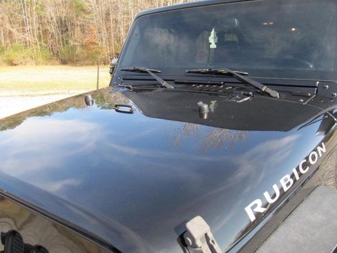 Used 2016 Jeep Wrangler Unlimited Rubicon w/ Connectivity Group image 25