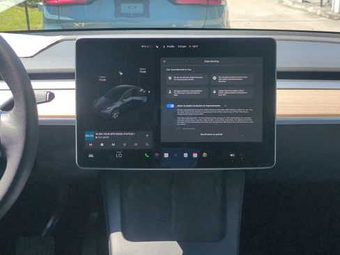 Used 2021 Tesla Model Y Long Range image 18