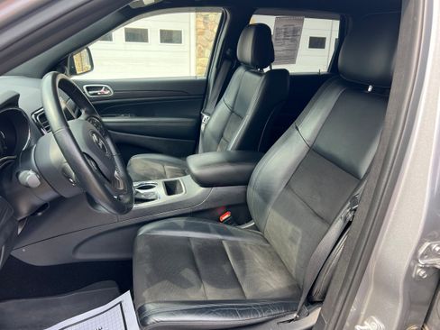 Used 2021 Jeep Grand Cherokee Laredo X AWD/4WD image 12