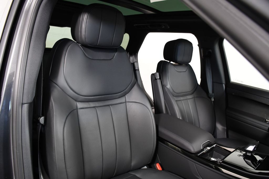 New 2026 Land Rover Range Rover Sport Dynamic SE AWD/4WD image 19