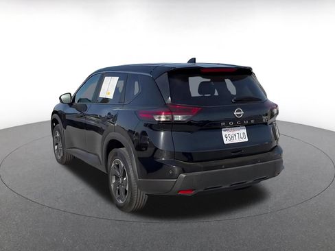 Used 2025 Nissan Rogue SV FWD image 10