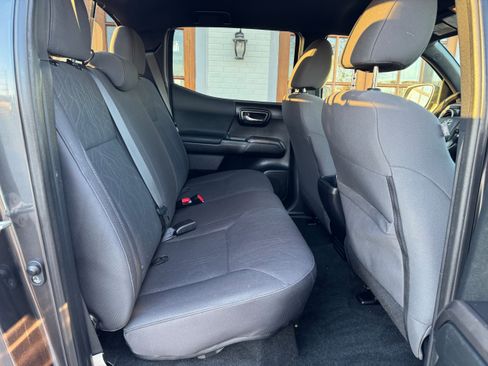 Used 2018 Toyota Tacoma TRD Sport image 25