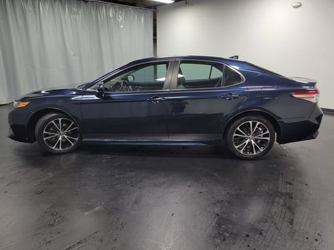 Used 2020 Toyota Camry SE FWD image 5