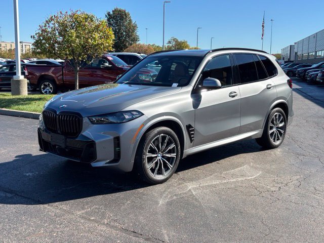 Used 2024 BMW X5 xDrive40i w/ M Sport Package AWD/4WD image 4