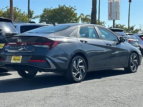 Certified 2025 Hyundai Elantra Sport image 4