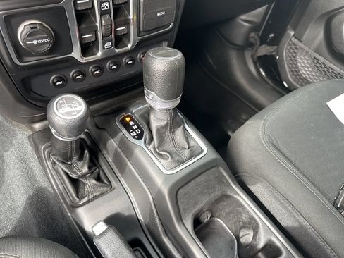 Used 2022 Jeep Gladiator Sport AWD/4WD image 18