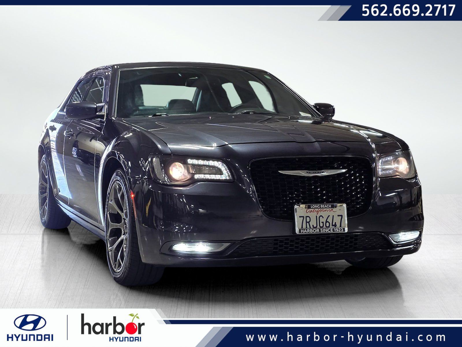 Used 2015 Chrysler 300 S RWD image 1