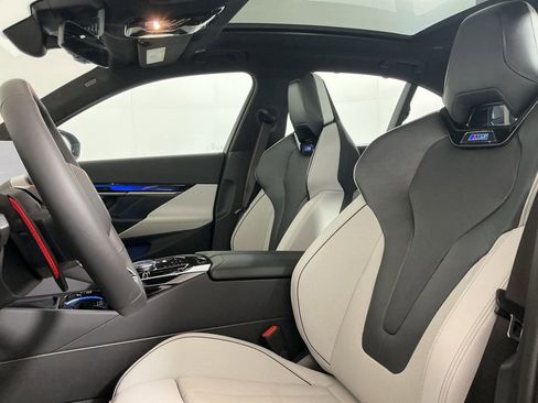 New 2026 BMW M5 w/ Executive Package image 25