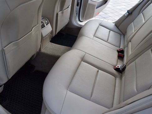 Used 2014 Mercedes-Benz E 350 4MATIC Sedan image 45