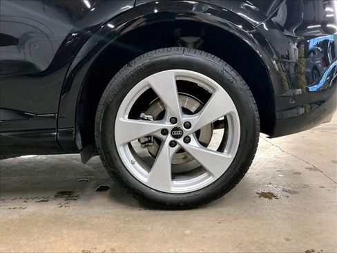 Certified 2025 Audi Q5 Prestige image 12