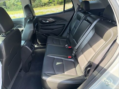 Used 2022 GMC Terrain SLT image 10