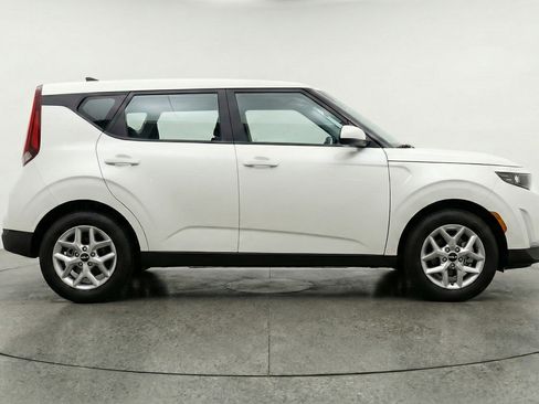 Used 2025 Kia Soul FWD image 11