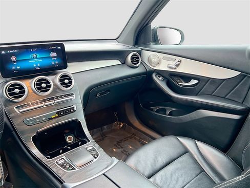 Used 2021 Mercedes-Benz GLC 300 4MATIC image 23