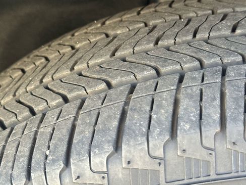 Used 2025 Chevrolet Traverse LT image 12