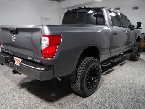 Used 2023 Nissan Titan SV image 7