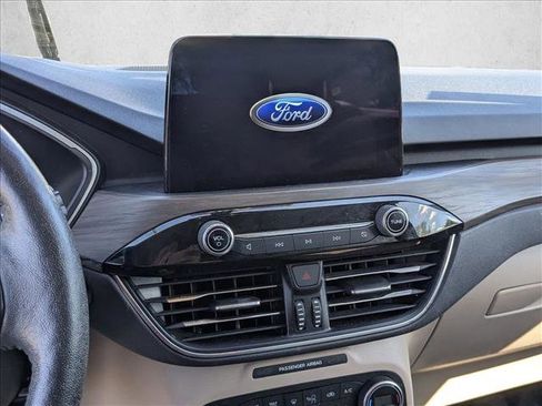 Used 2020 Ford Escape Titanium image 9