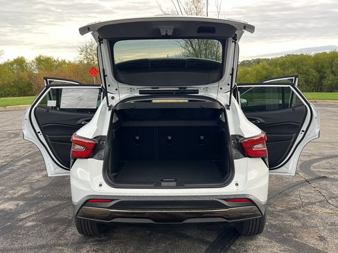 New 2026 Chevrolet Trax ACTIV w/ Sunroof Package image 36