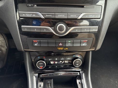 Used 2018 INFINITI QX30 Premium w/ Cargo Package image 19