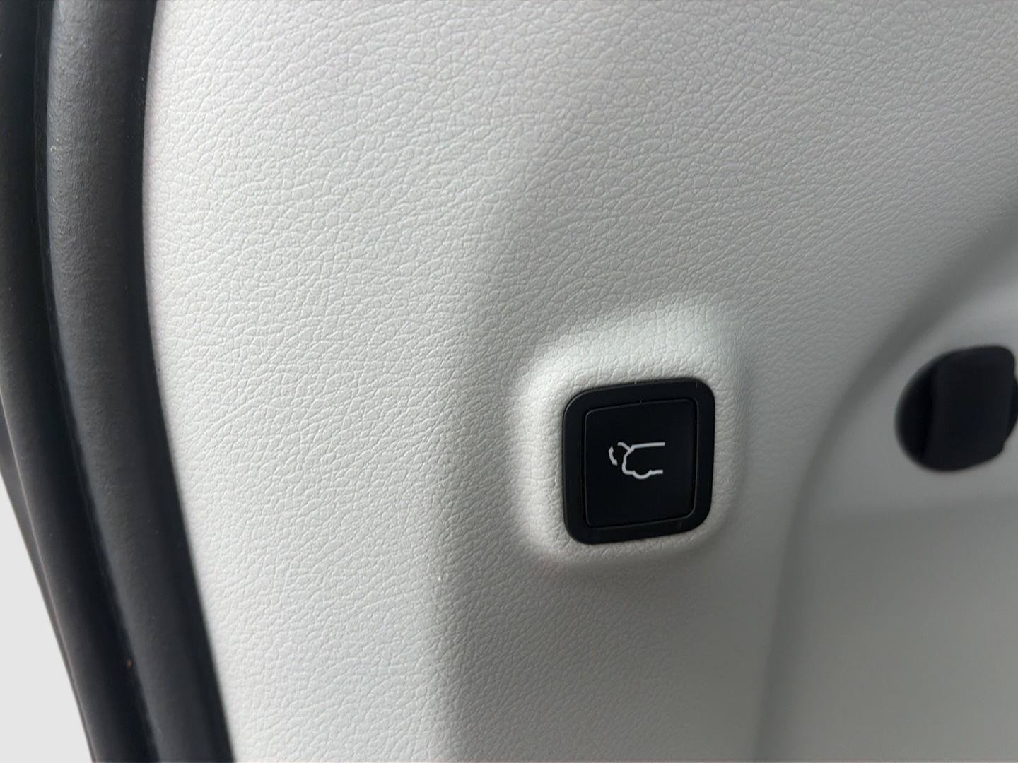 Used 2019 Jeep Cherokee Limited AWD/4WD image 10