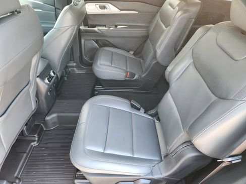 Used 2025 Ford Explorer Active w/ Active Comfort Package AWD/4WD image 21