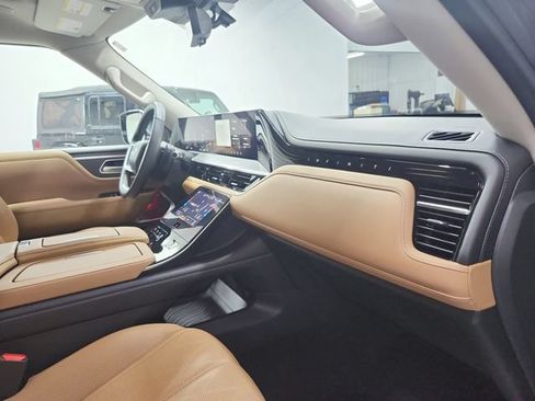 Used 2025 INFINITI QX80 Sensory AWD/4WD image 38