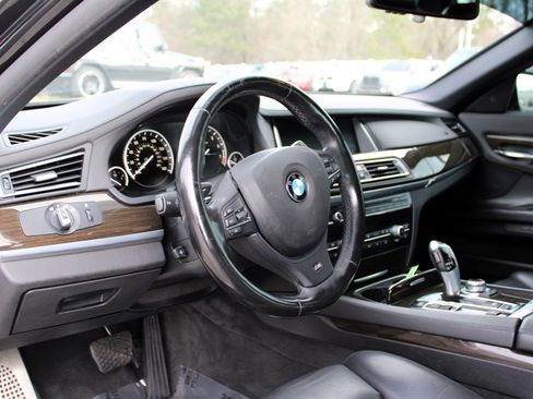Used 2013 BMW 750i image 15