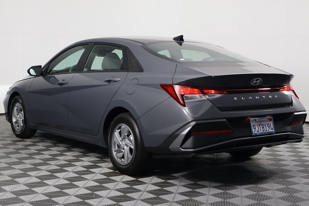 Used 2024 Hyundai Elantra SE FWD image 6