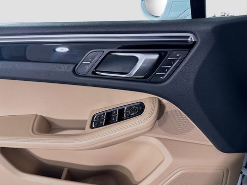 Certified 2023 Porsche Macan AWD/4WD image 20