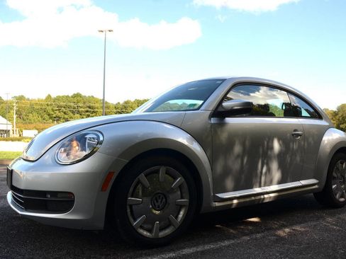 Used 2012 Volkswagen Beetle 2.5 image 2
