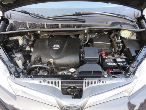 Used 2019 Toyota Sienna XLE image 36