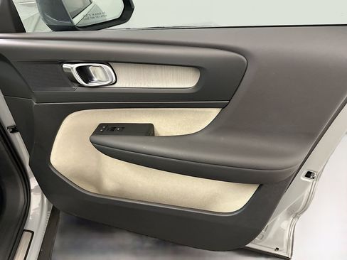 Used 2024 Volvo XC40 B5 Plus image 35