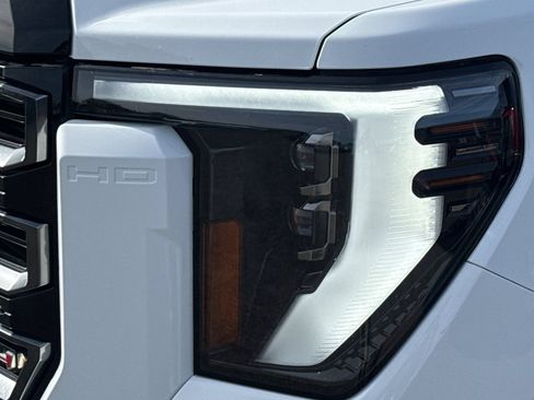 Used 2024 GMC Sierra 2500 AT4 w/ AT4 Premium Plus Package AWD/4WD image 52