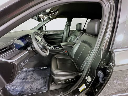 Certified 2024 Jeep Grand Cherokee Limited image 32