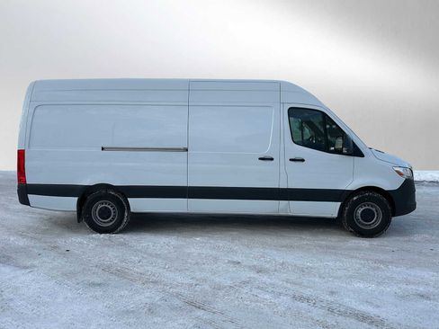 Used 2024 Mercedes-Benz Sprinter 2500 image 2