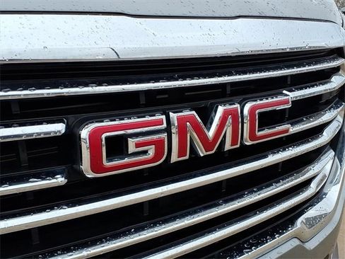Used 2024 GMC Terrain SLT image 26