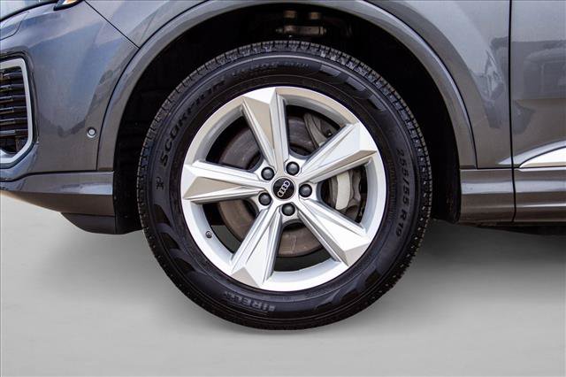Certified 2025 Audi Q7 2.0T Premium w/ Convenience Package AWD/4WD image 9