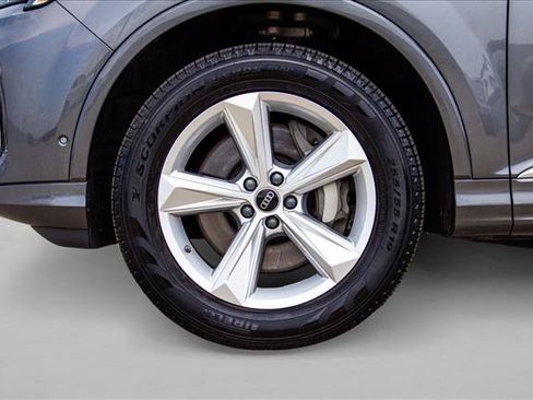 Used 2025 Audi Q7 2.0T Premium w/ Convenience Package AWD/4WD image 9