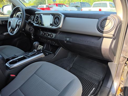 Used 2017 Toyota Tacoma SR5 w/ Tow Package RWD image 18